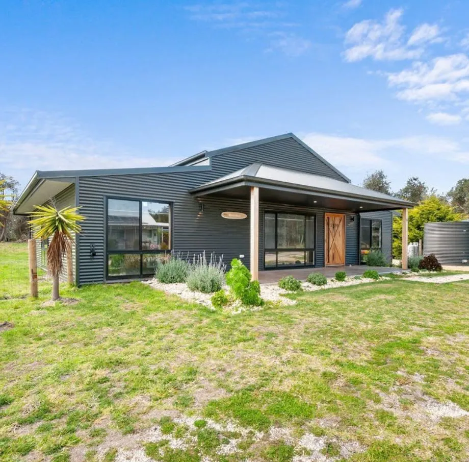 Country-Style-Kit-Home-1