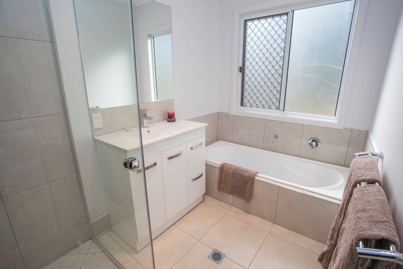 Kit-Home-Images The-Valley-View-345 The-Valley-View-345-Bathroom
